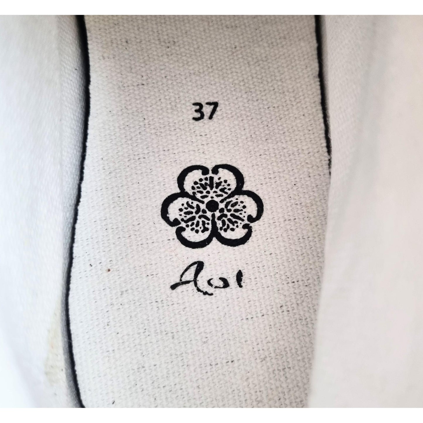 OBI Sneaker - White Size 37