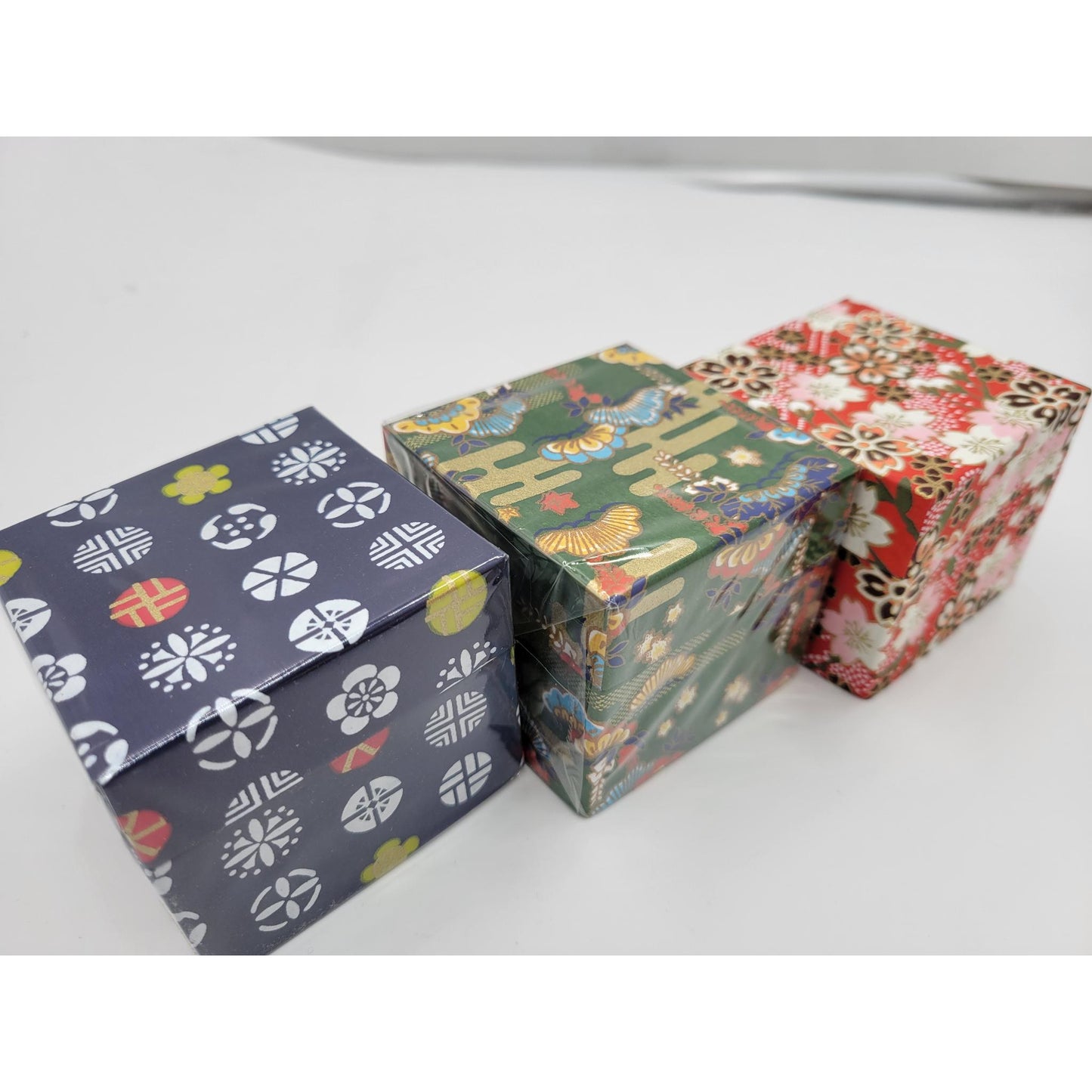 Bloc de 200 Papier origami traditionnel avec boite de rangement yuzen