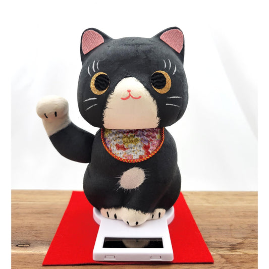 Solar Maneki-neko paper figure