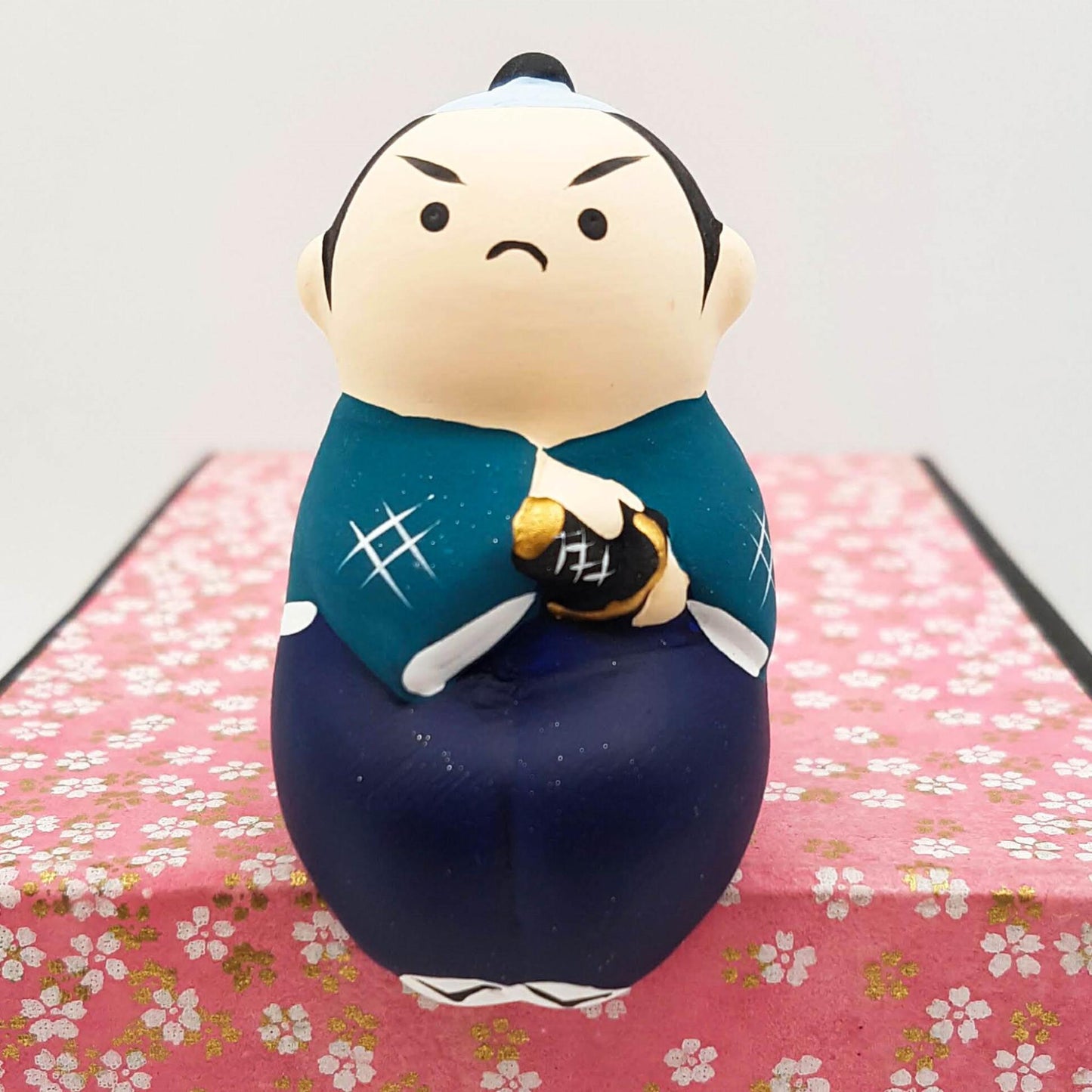 Figurine assise - Personnage Traditionnel