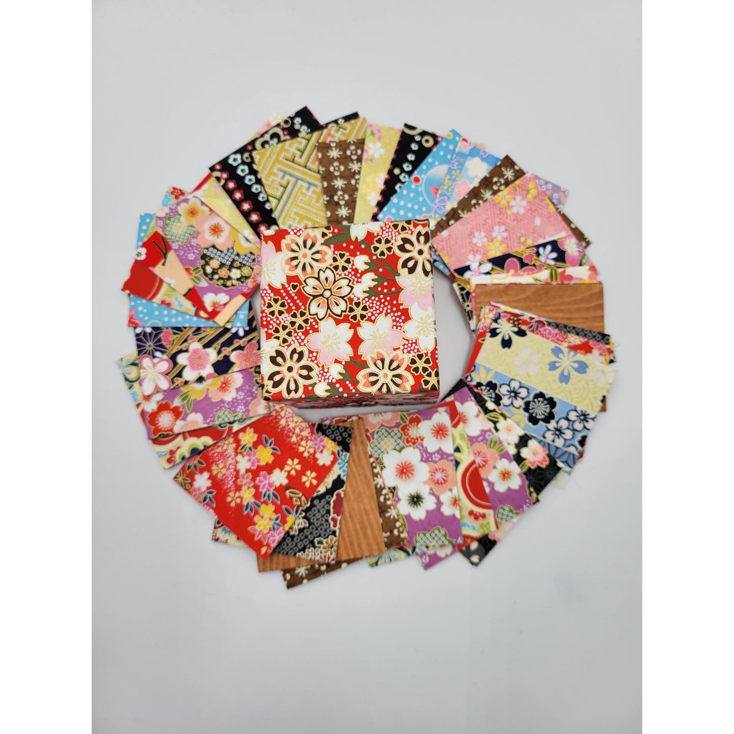 Bloc de 200 Papier origami traditionnel avec boite de rangement yuzen
