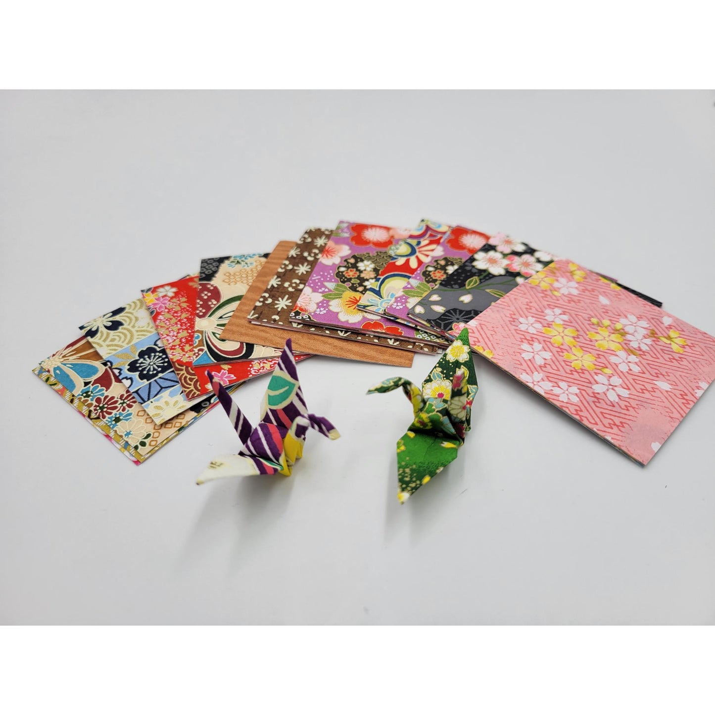 Bloc de 200 Papier origami traditionnel avec boite de rangement yuzen