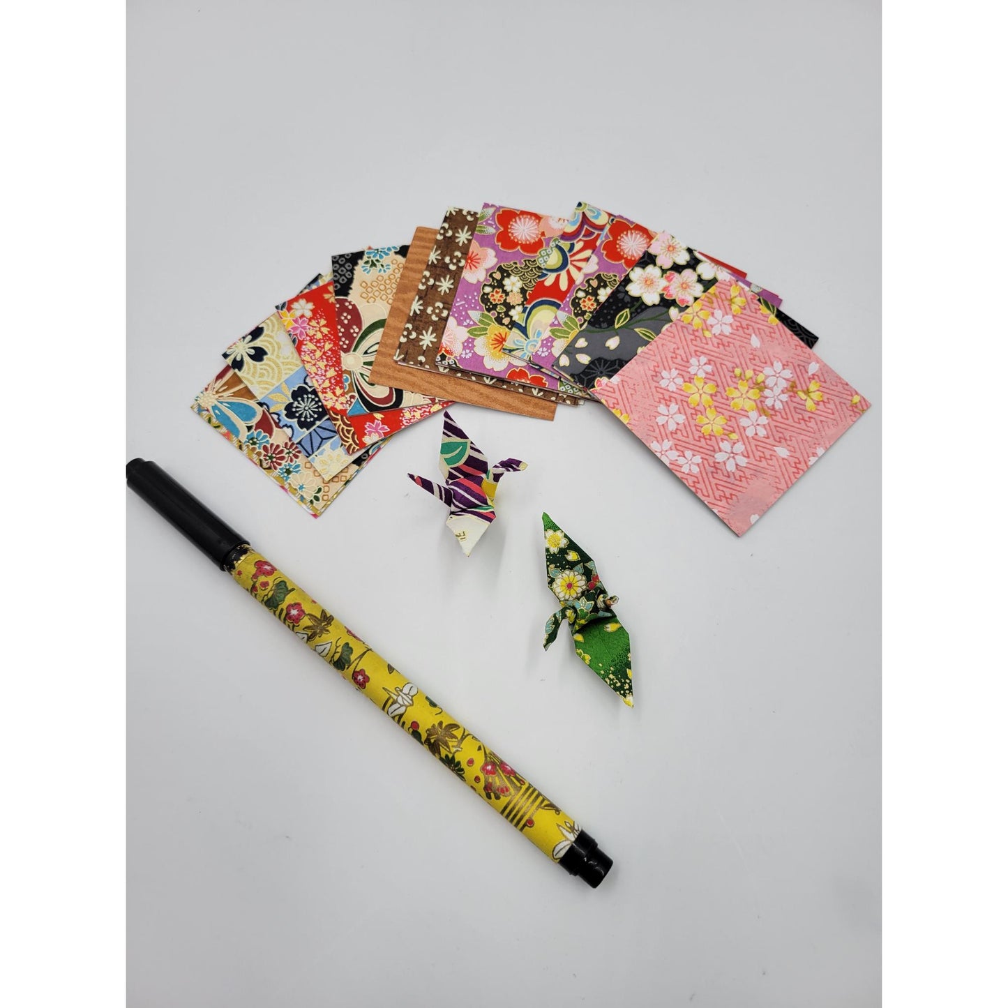 Bloc de 200 Papier origami traditionnel avec boite de rangement yuzen