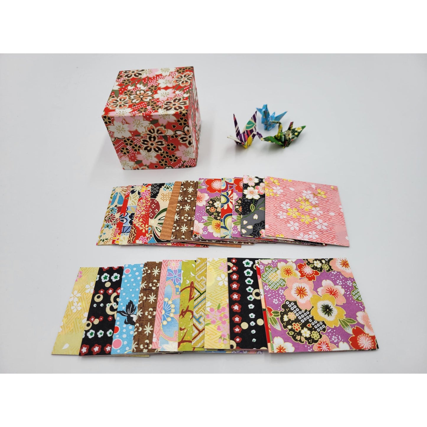 Bloc de 200 Papier origami traditionnel avec boite de rangement yuzen