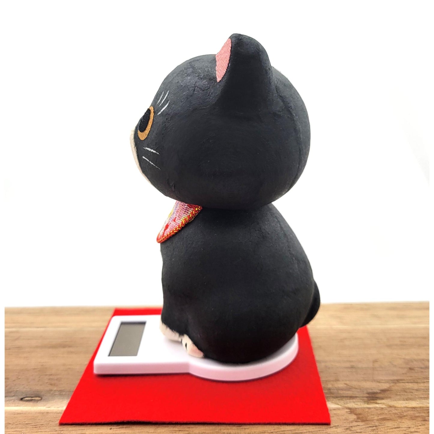 Solar Maneki-neko paper figure