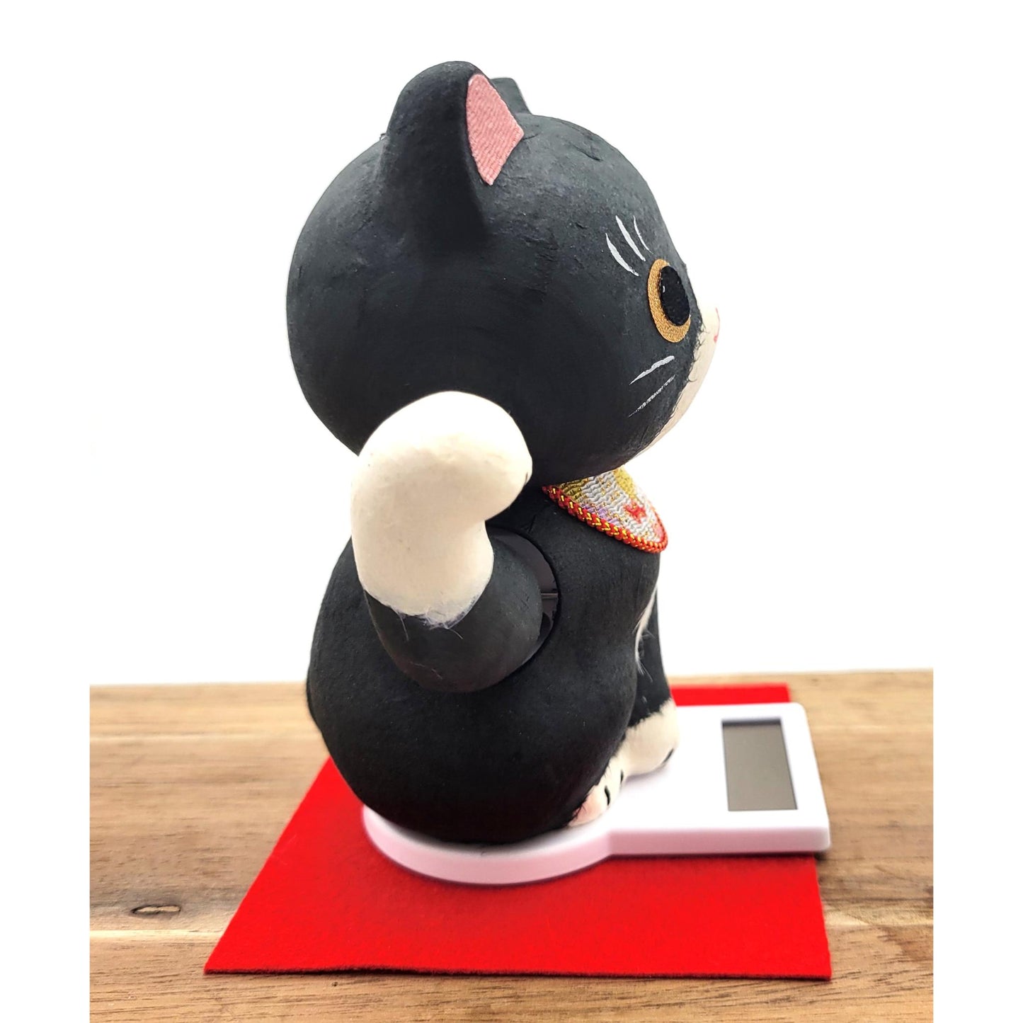 Solar Maneki-neko paper figure