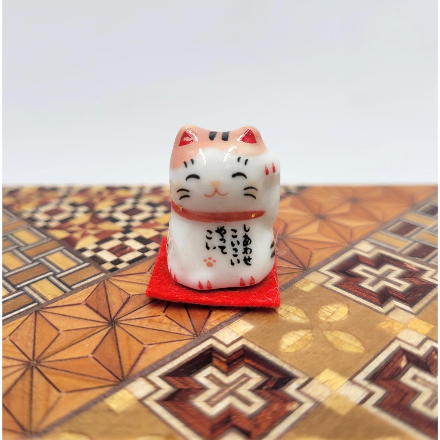 Set of 5 Tiny Maneki Neko with mat – Lucky Cats