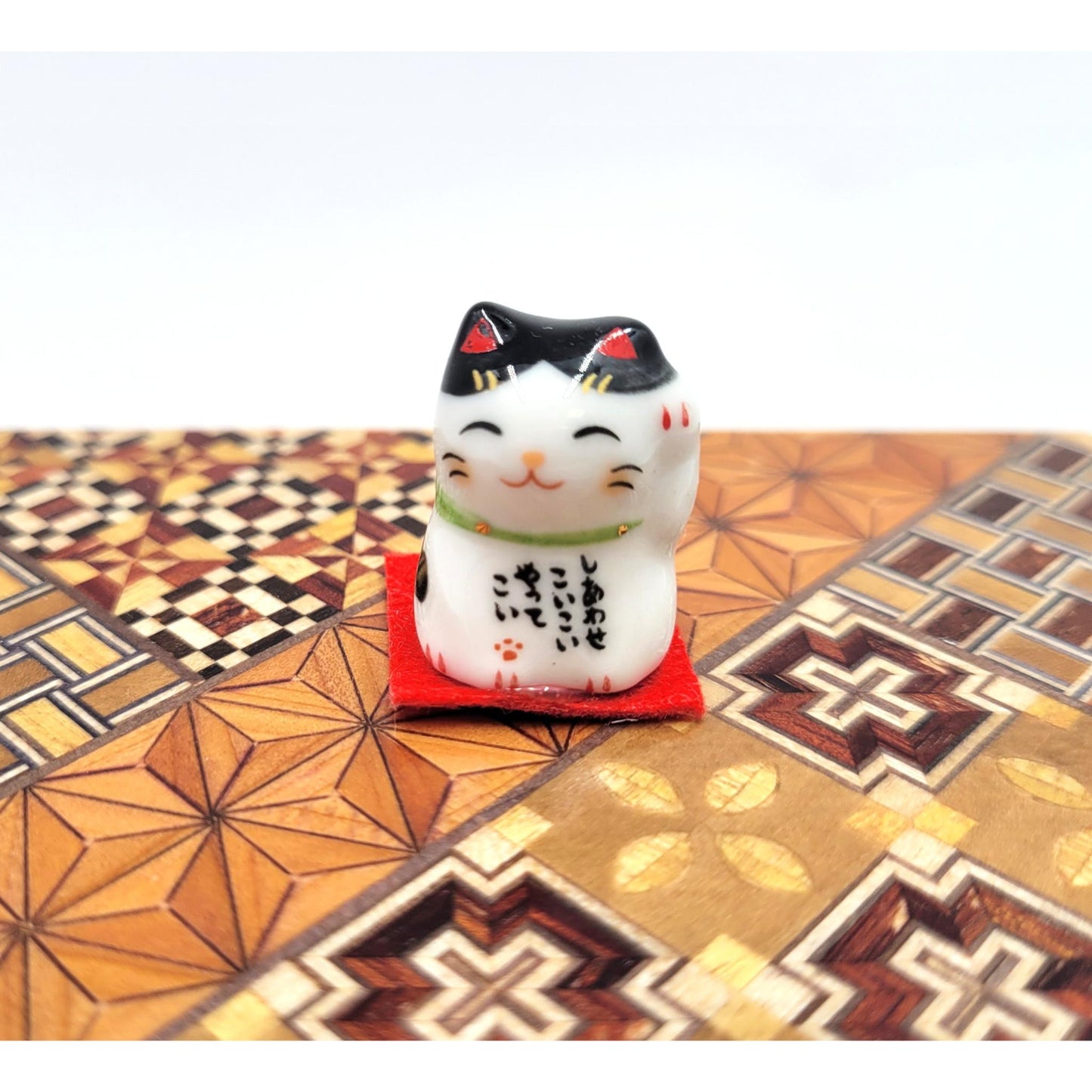 Set of 5 Tiny Maneki Neko with mat – Lucky Cats