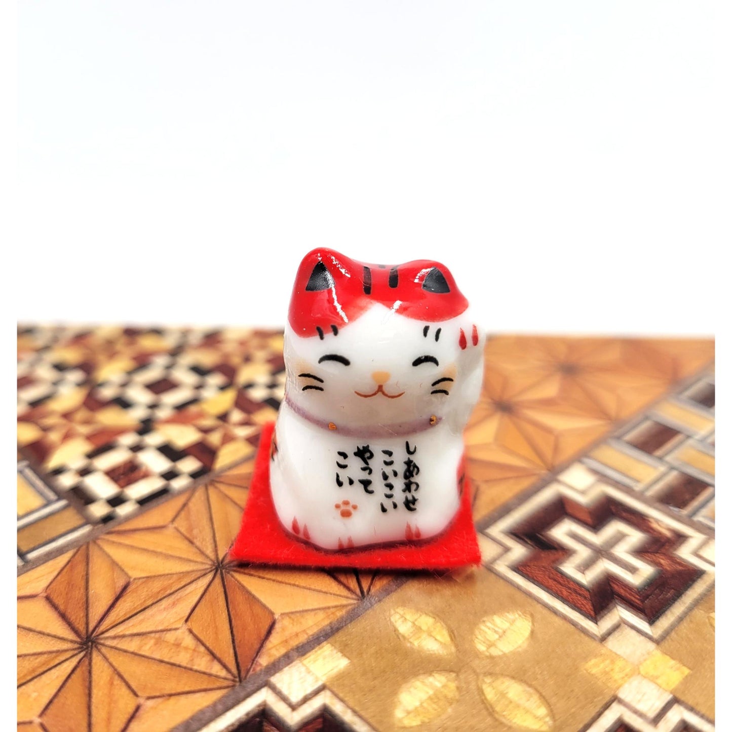 Set of 5 Tiny Maneki Neko with mat – Lucky Cats