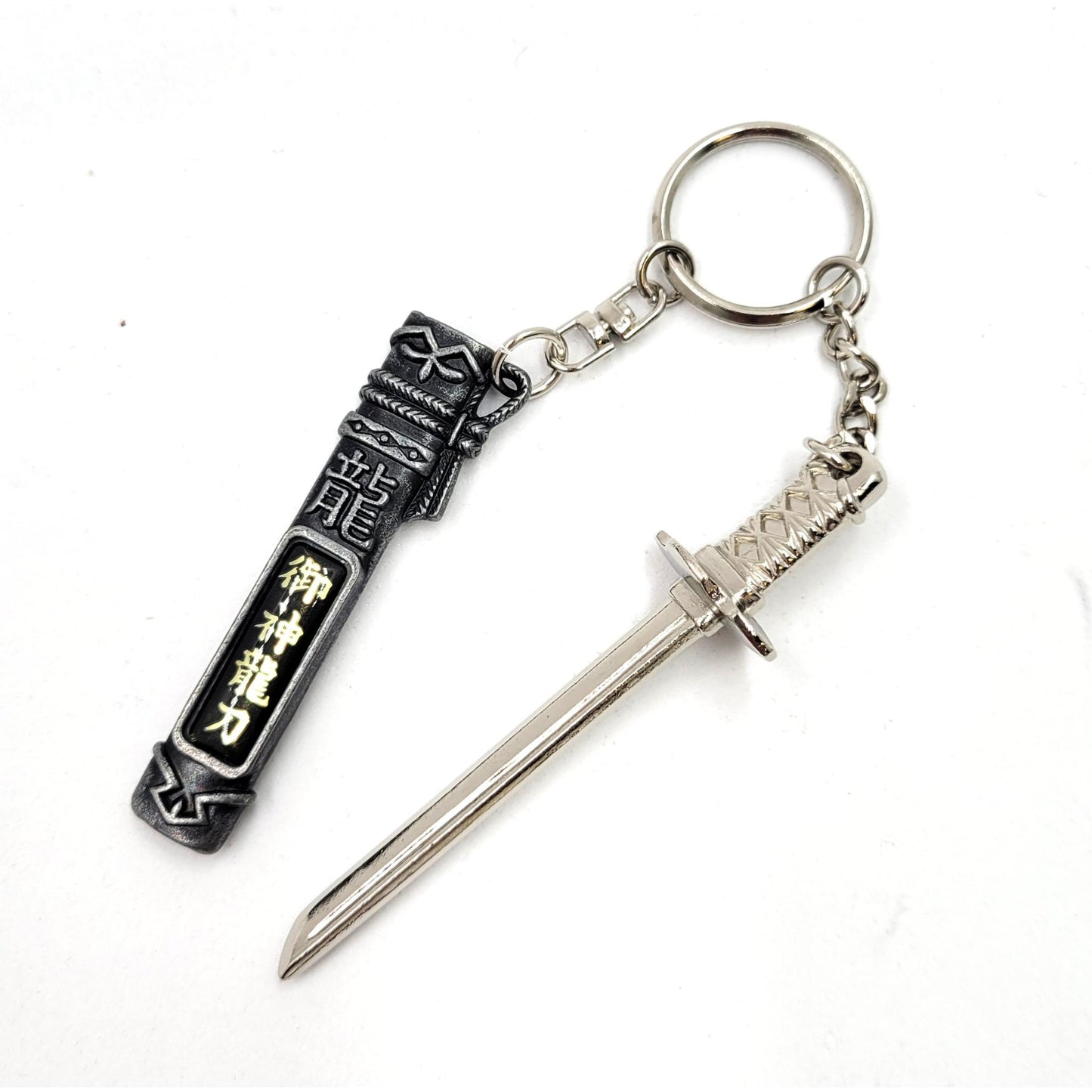 Porte-clés Armes Japonaises : Katana de Samouraï & Set d'Armes Shinobi