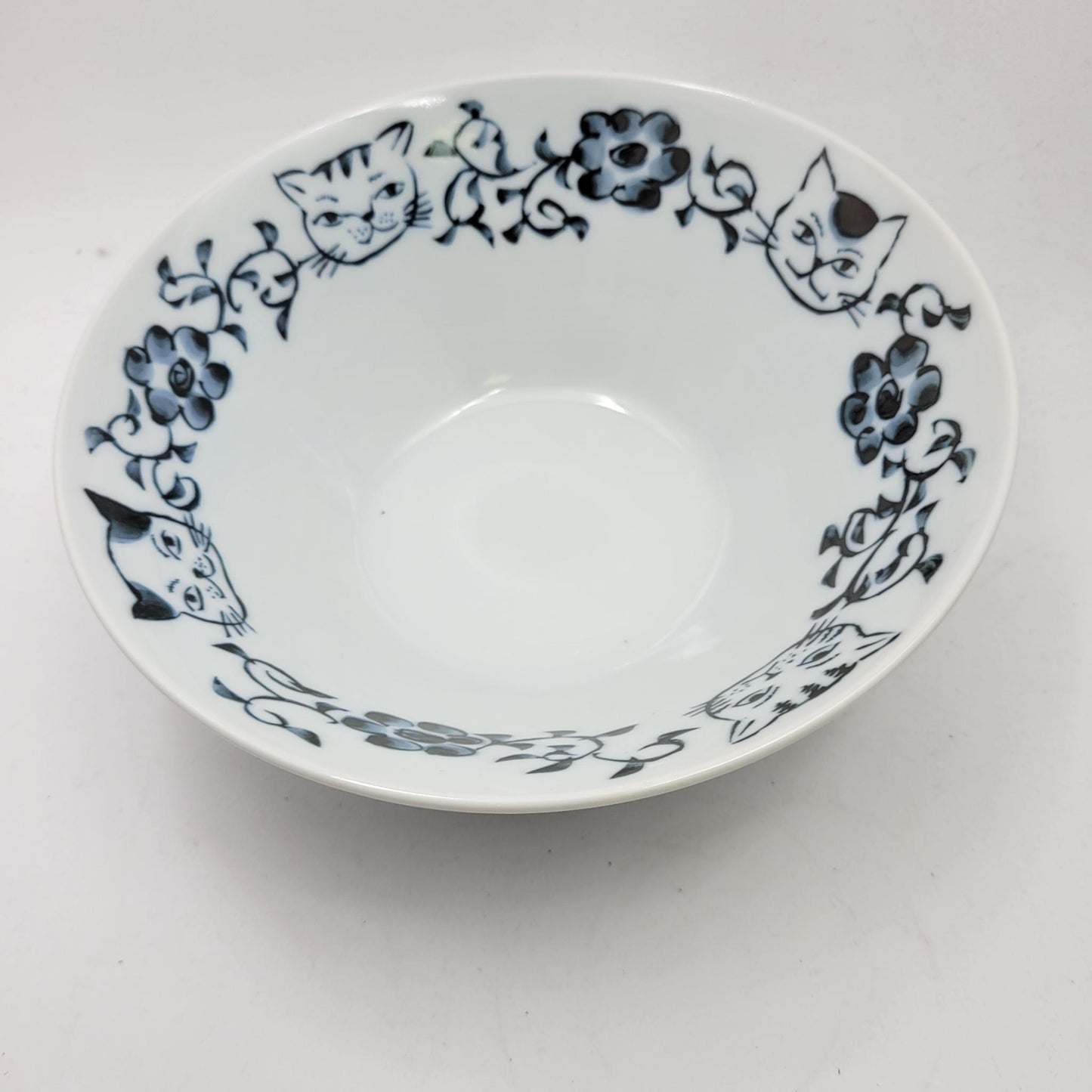 NEKOMARUKE FUKU DISH