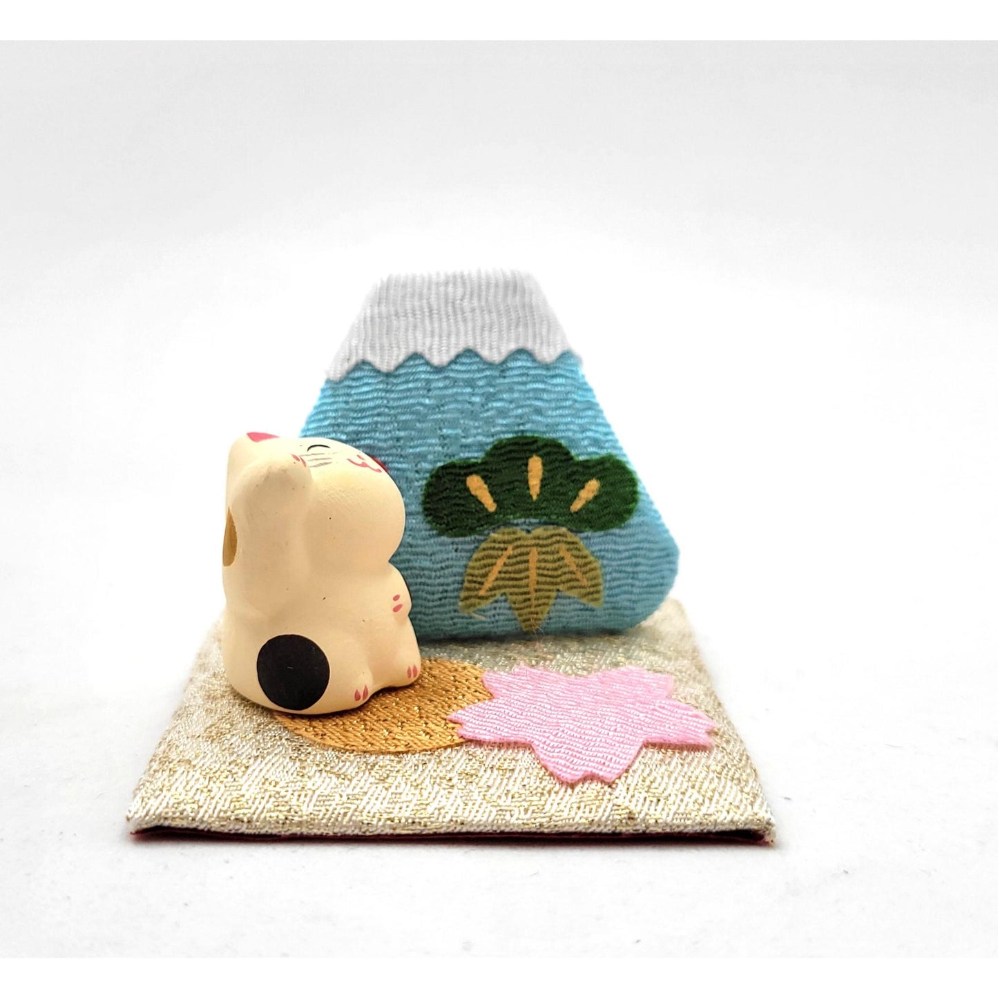 Japanese Chirmen Cat Figurine - Walk with the Cat