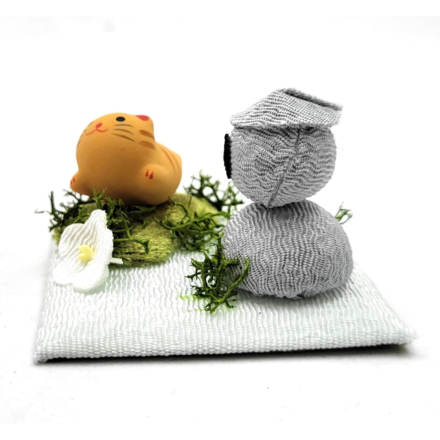 Japanese Chirmen Cat Figurine - Walk with the Cat