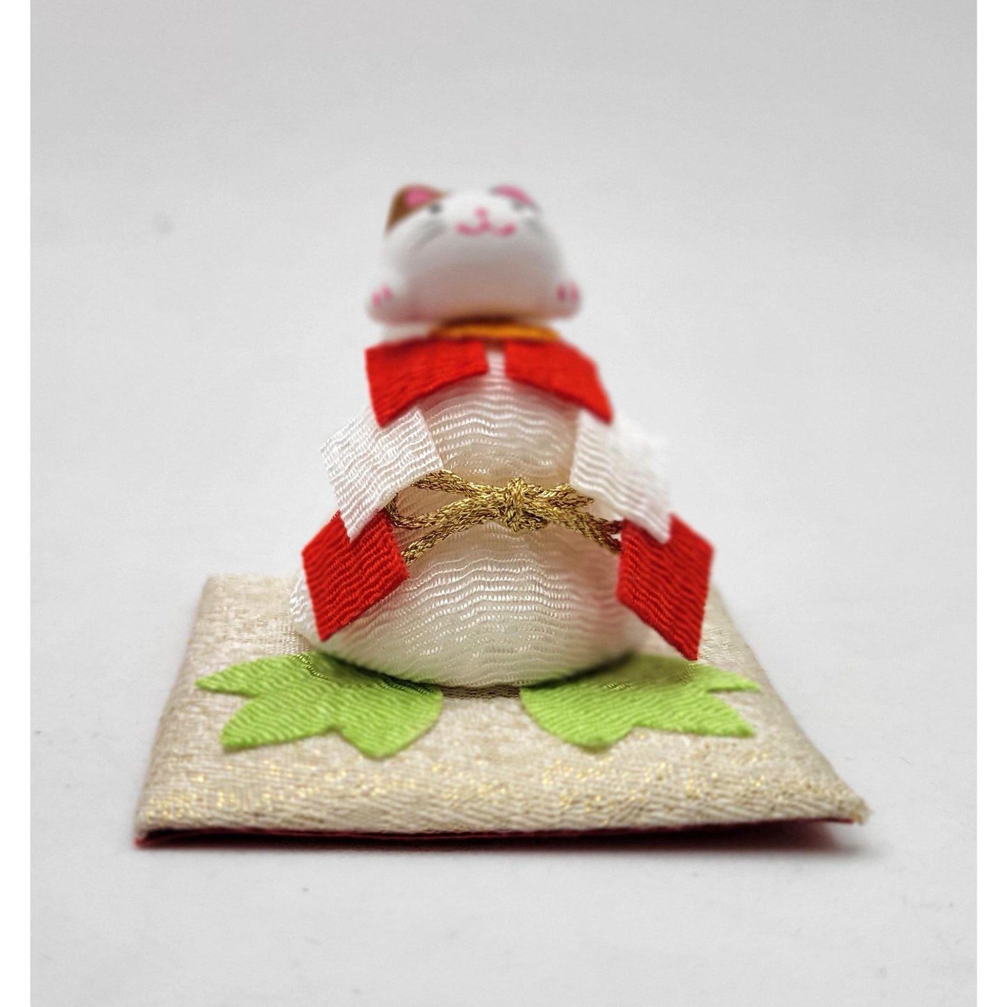 Japanese Chirmen Cat Figurine - Walk with the Cat