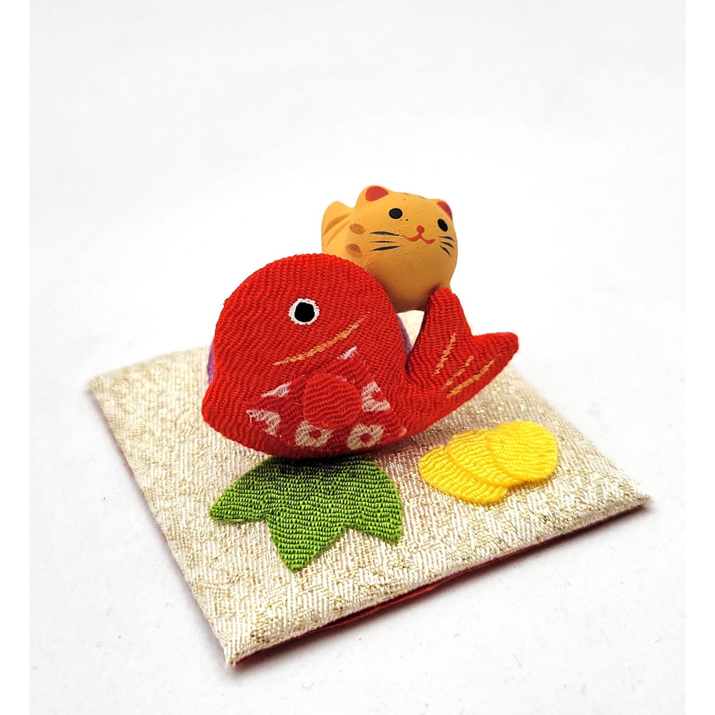 Japanese Chirmen Cat Figurine - Walk with the Cat