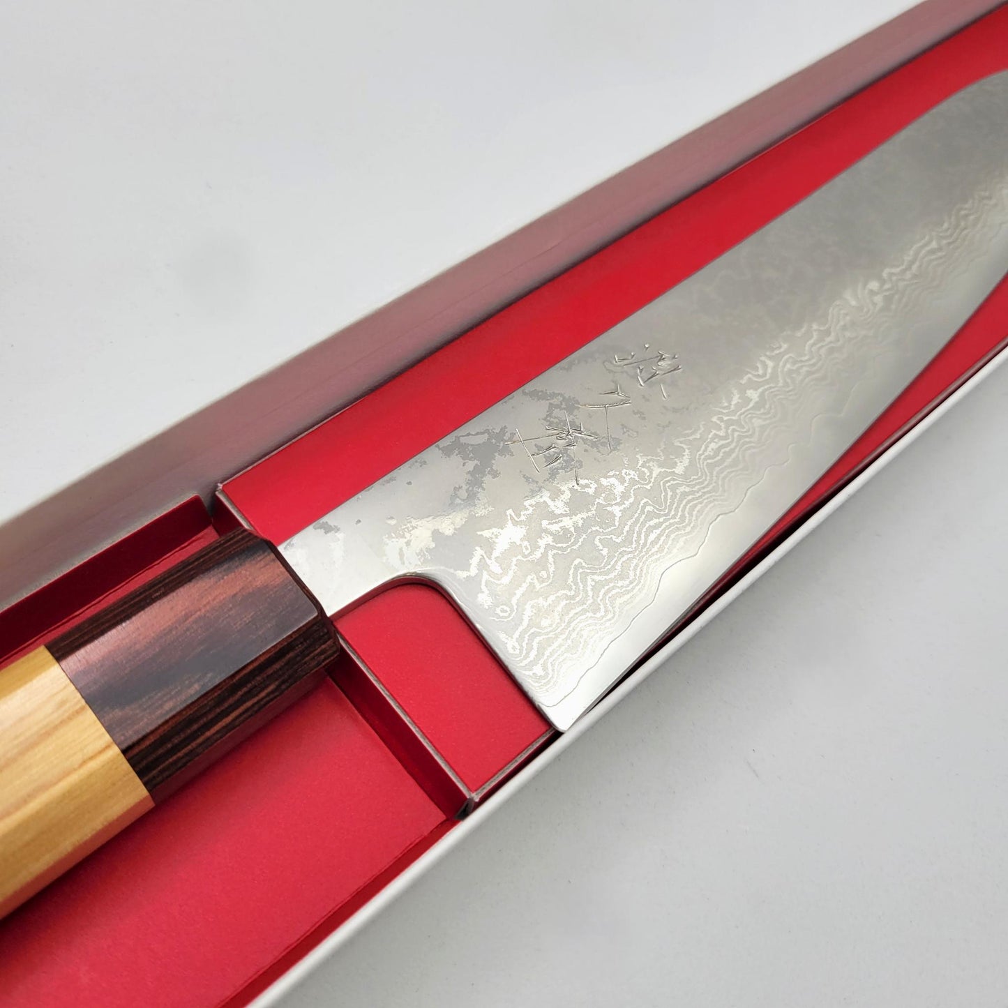 Japanese knives in hammered Damascus steel | Mahogany and Keyaki handle