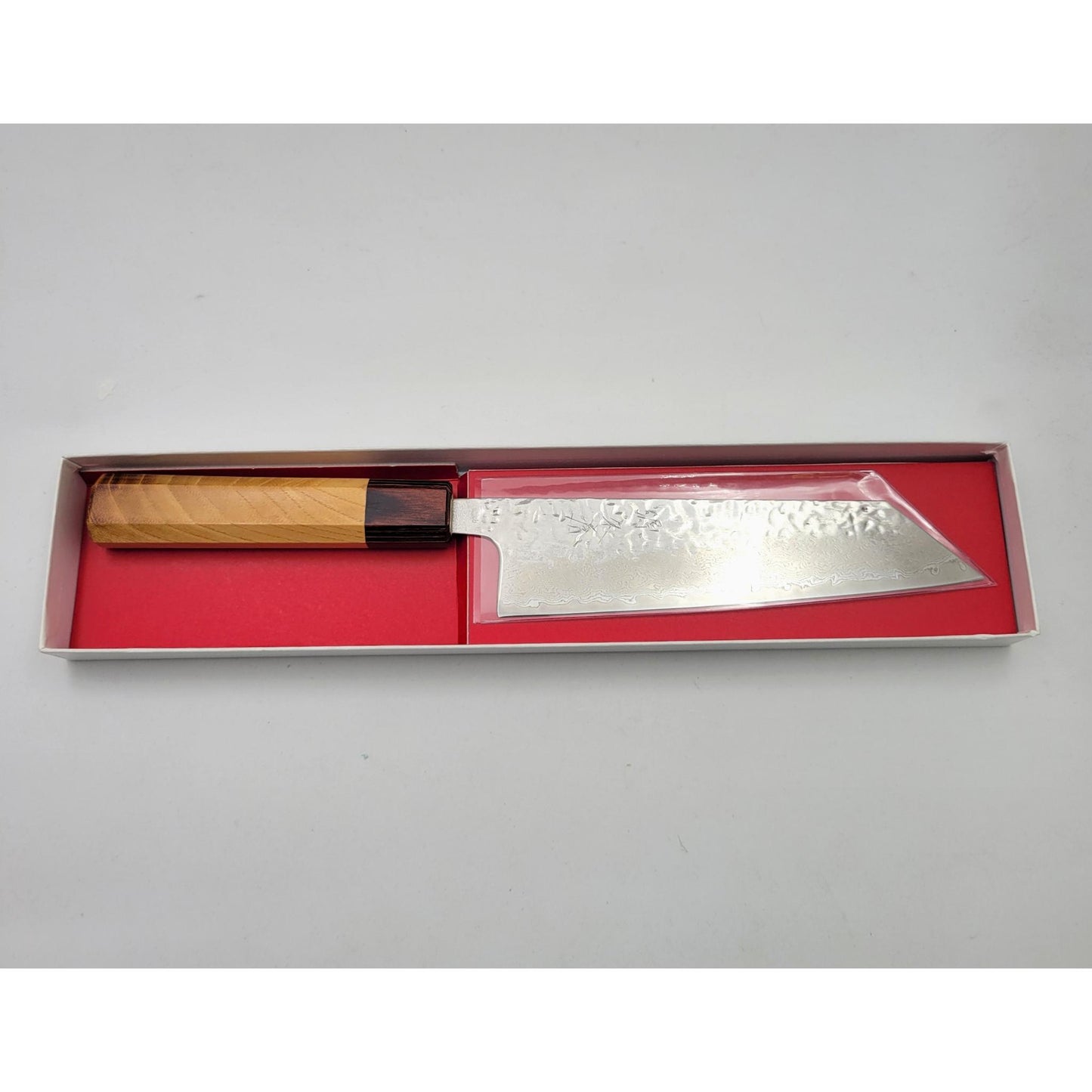 Japanese knives in hammered Damascus steel | Mahogany and Keyaki handle