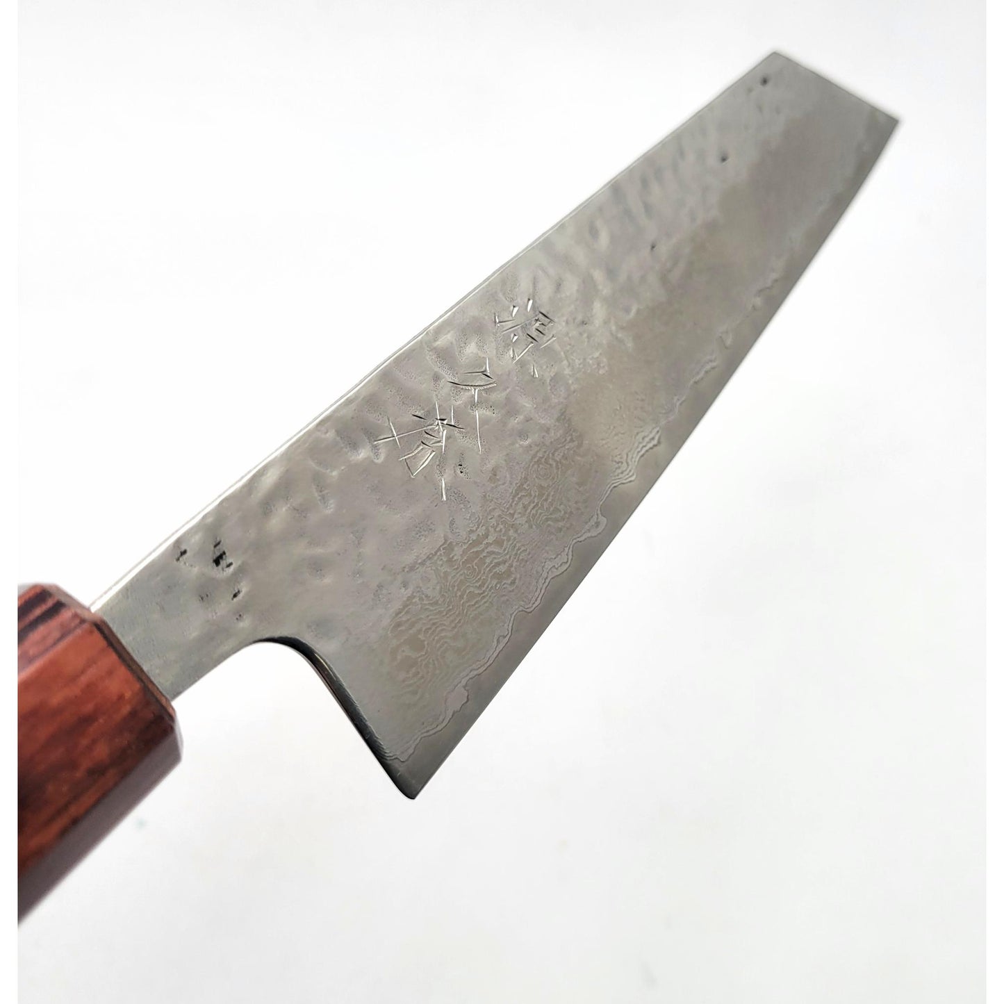 Japanese knives in hammered Damascus steel | Mahogany and Keyaki handle