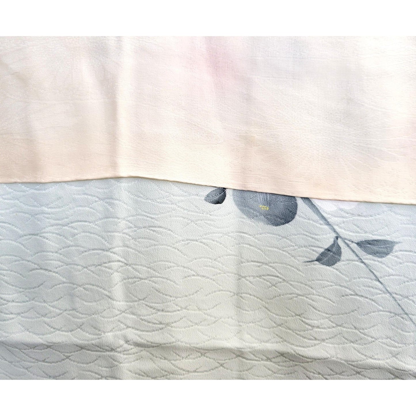 Vintage Japanese Silk Haori Jacket - Authentic Kimono Robe Pastel Green [Des camélias]