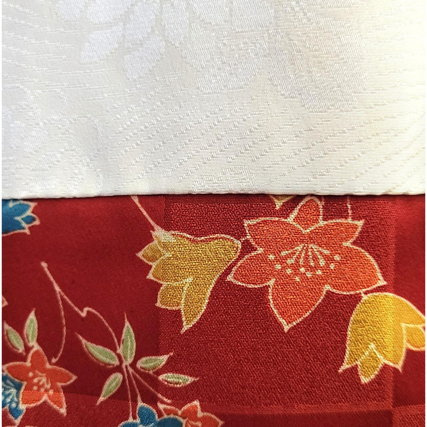 Vintage Japanese Silk Haori Jacket - Authentic Kimono Robe [Rouge de petites fleurs]