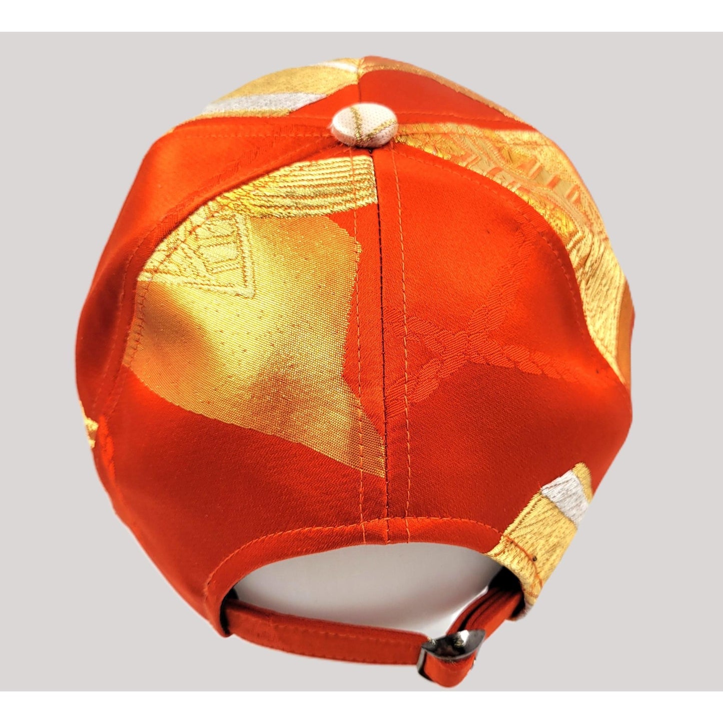 Casquette OBI – Motif Chrysanthème Royal & Draperies d'Or