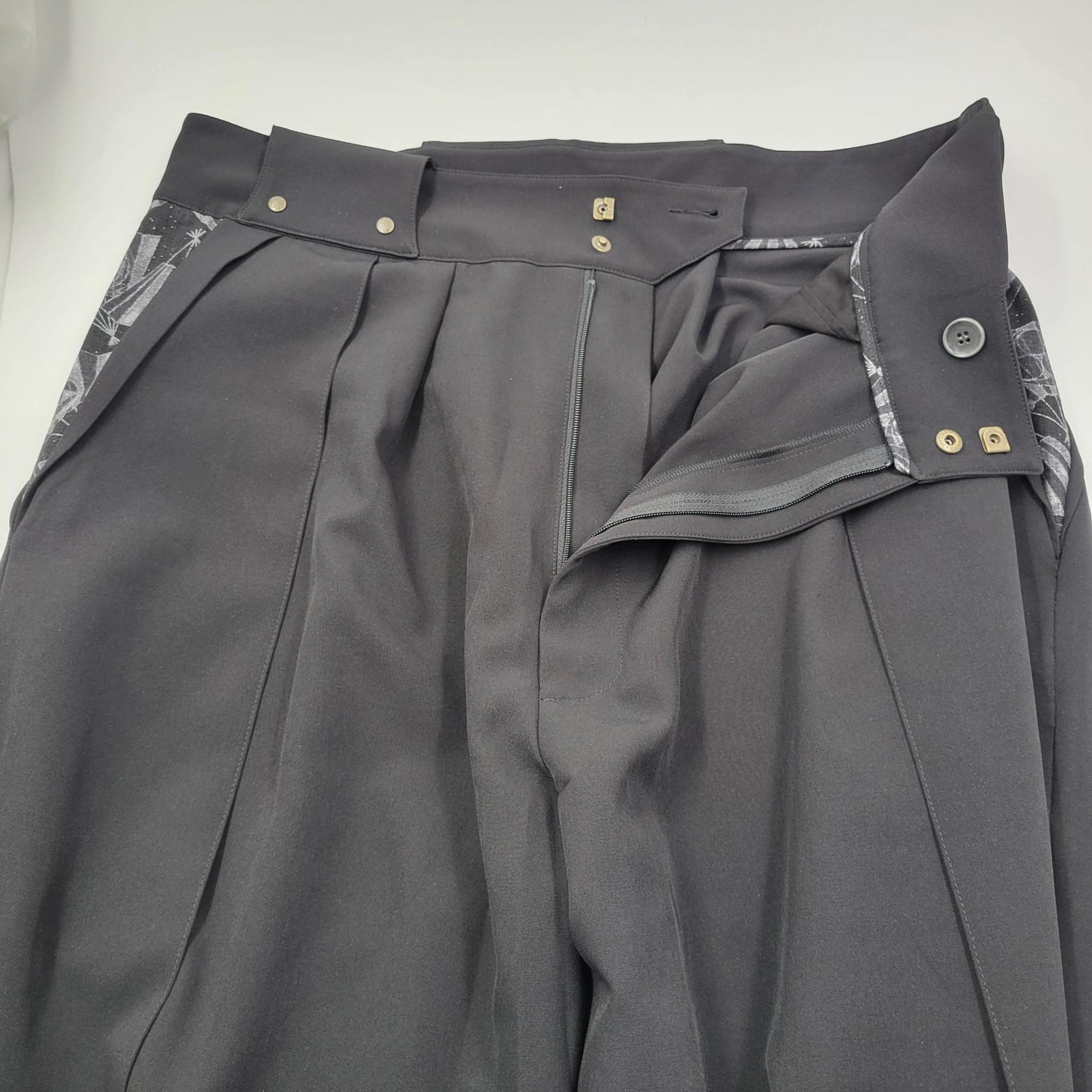 Pantalon Hakama Japonais – Coupe Large et Élégante - Noir élégant.