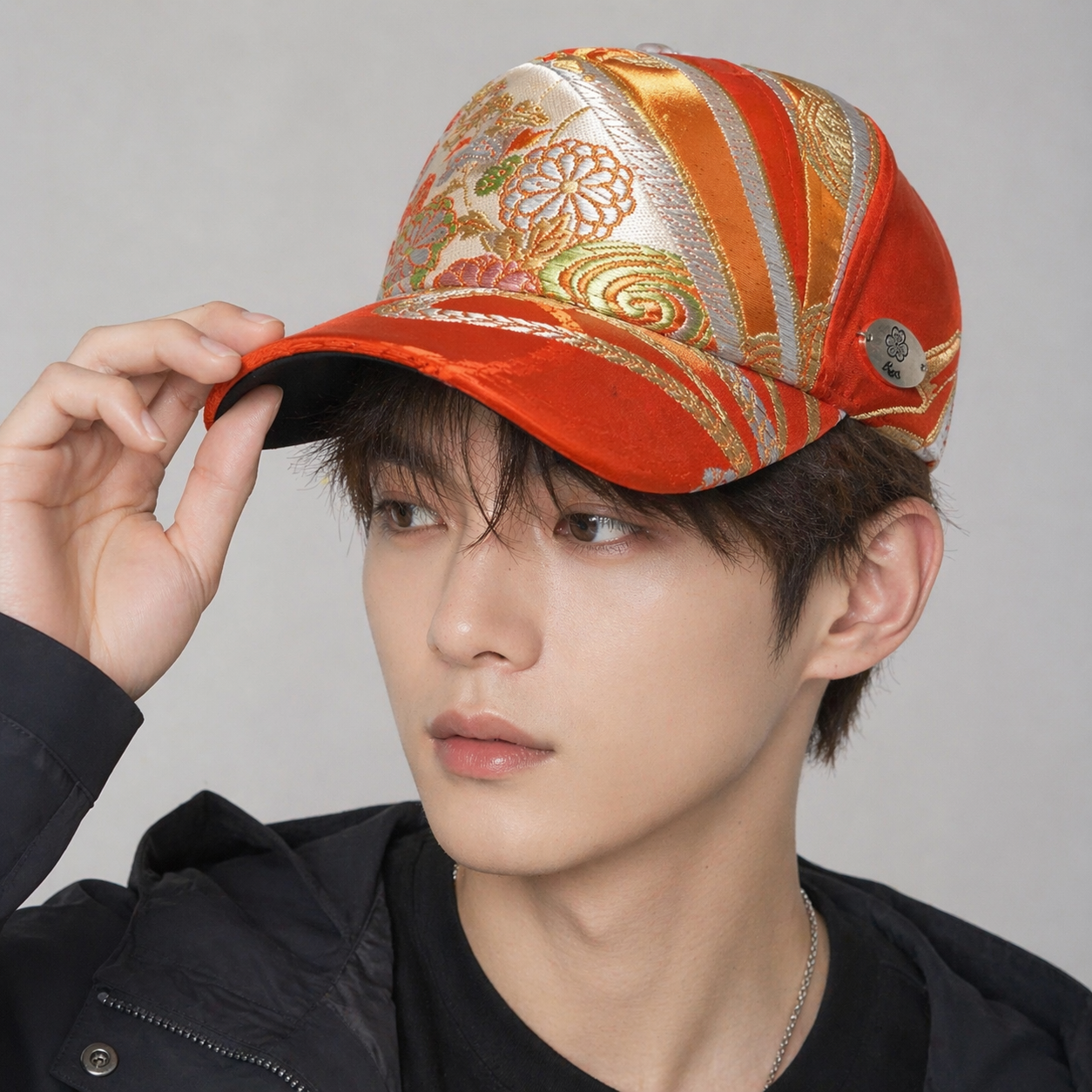 Casquette OBI – Motif Chrysanthème Royal & Draperies d'Or