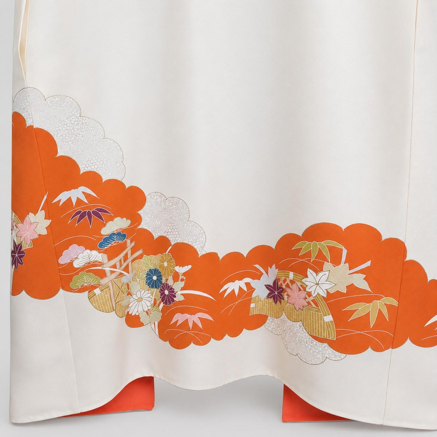 Veste Kimono Longue Raffinée – Teinte Ivoire et Motifs Traditionnels d'Éventails Orange Éclatant