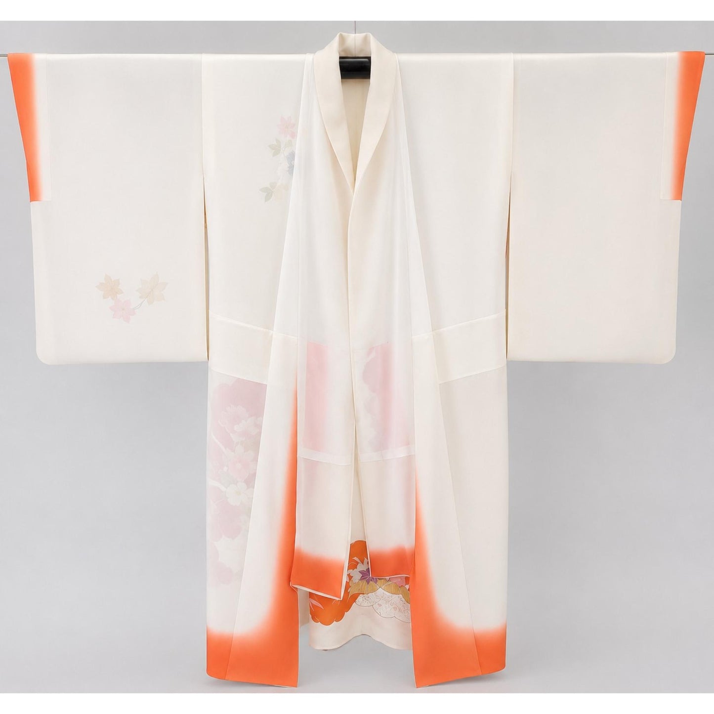 Veste Kimono Longue Raffinée – Teinte Ivoire et Motifs Traditionnels d'Éventails Orange Éclatant