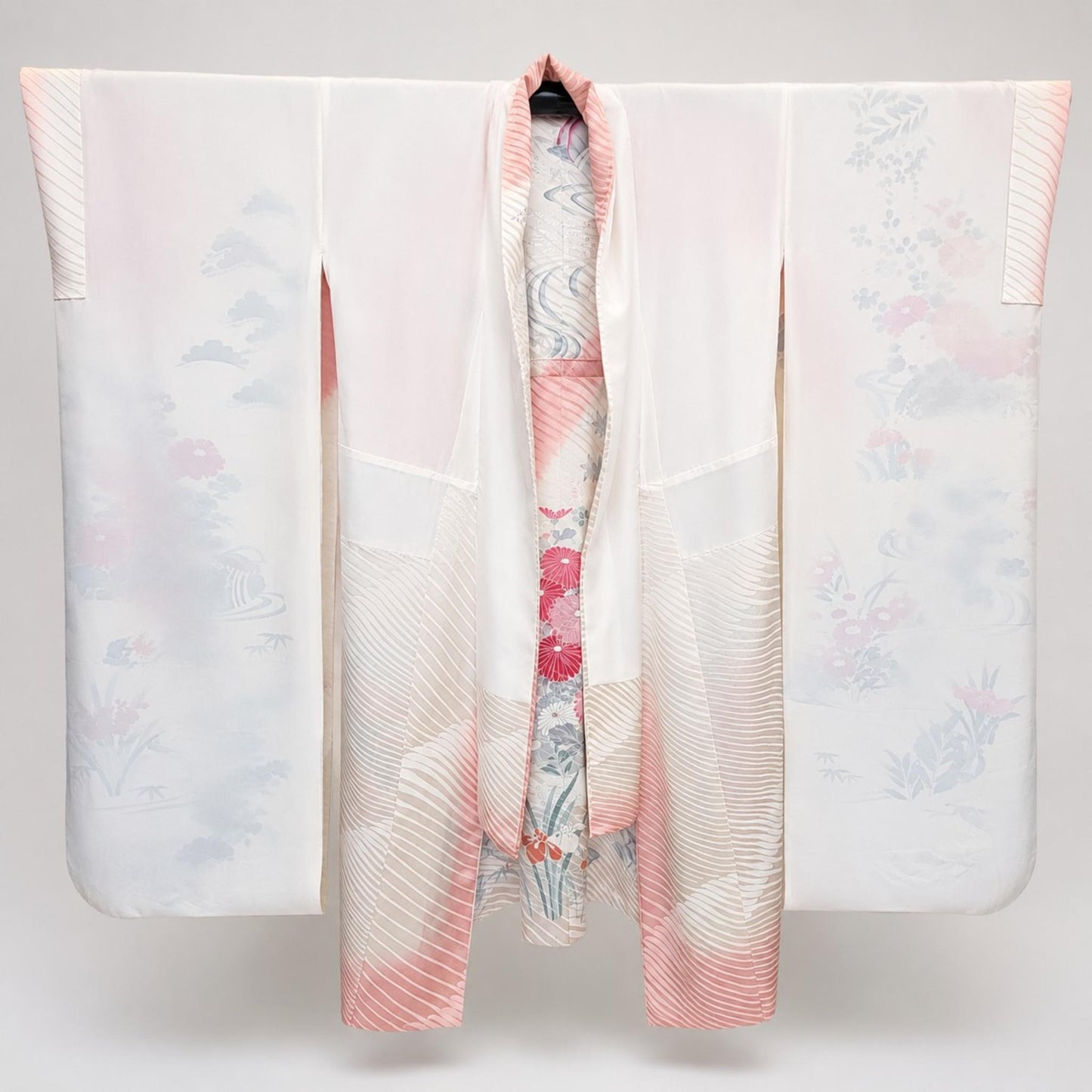 Veste Kimono Longue Poétique – Tons Crème et Rose Poudré aux Motifs Floraux Délicats
