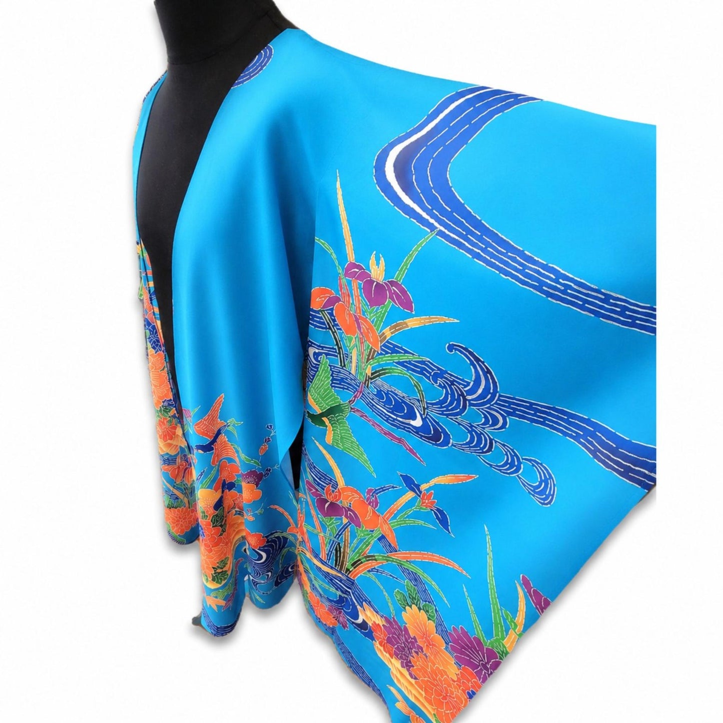 Kimono Cardigan Fluide en Soie – Bleu Éclatant à Motifs Floraux Traditionnels Bleu clair