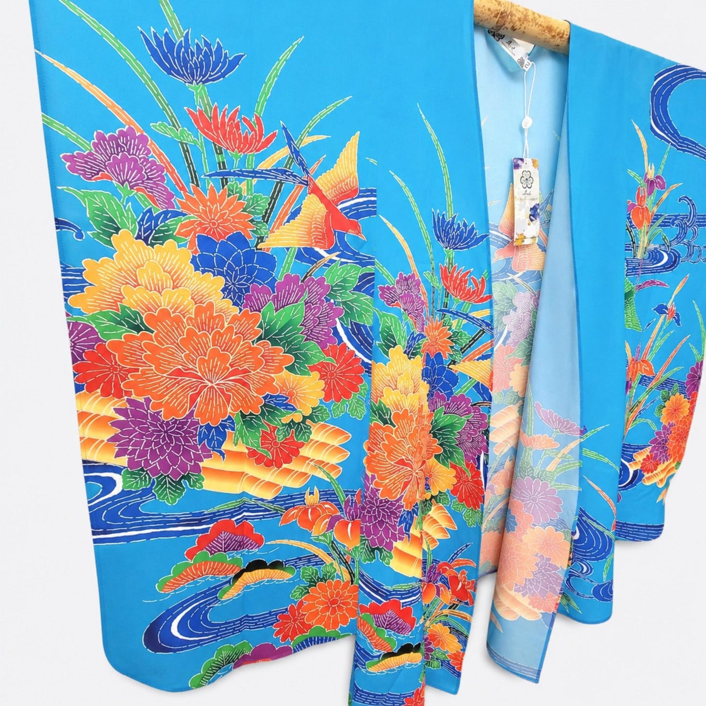 Kimono Cardigan Fluide en Soie – Bleu Éclatant à Motifs Floraux Traditionnels Bleu clair