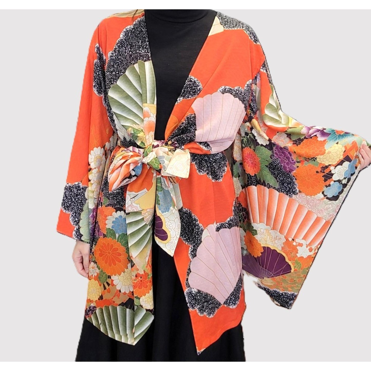 Kimono Cardigan Fluide en Soie – Bleu Éclatant à Motifs Floraux Traditionnels Orange