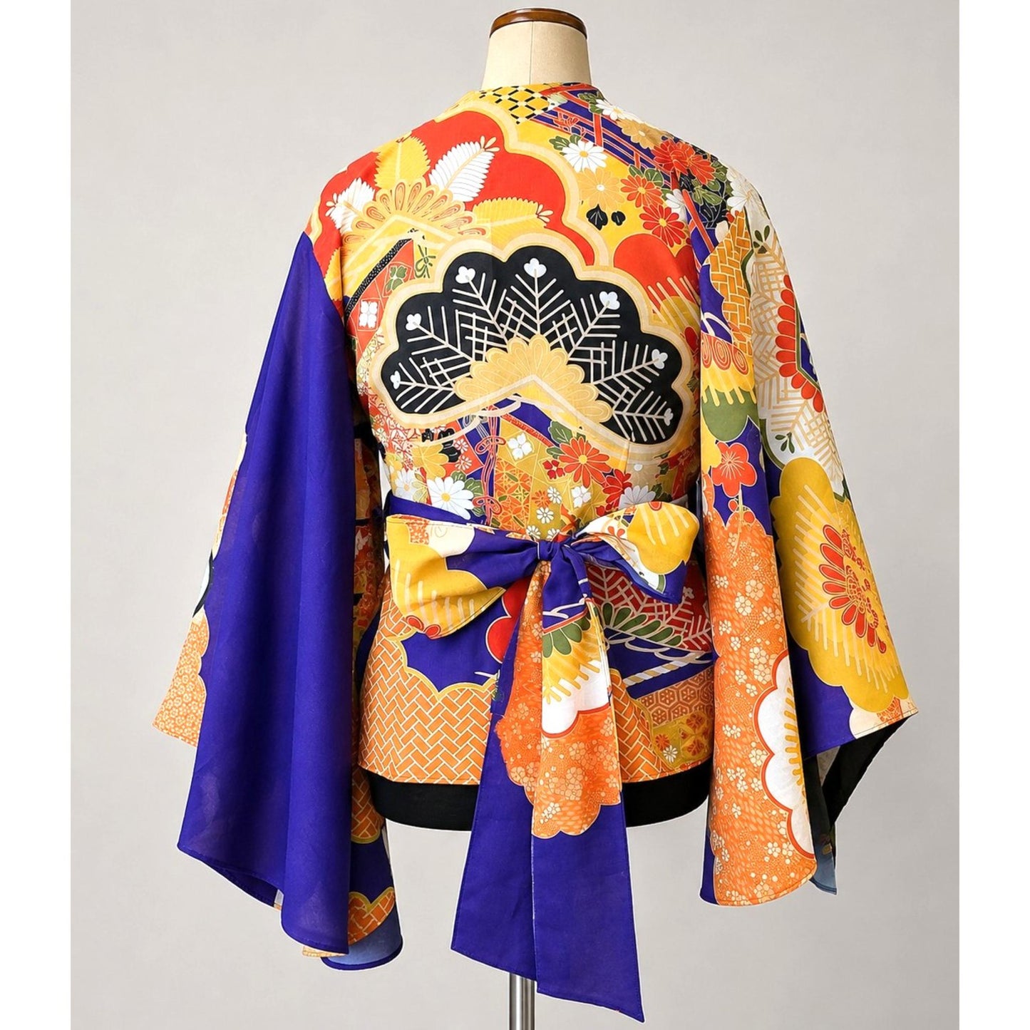 Kimono Wrap Blouse – Traditional Japanese Patterns and Flowing Sleeves Blue