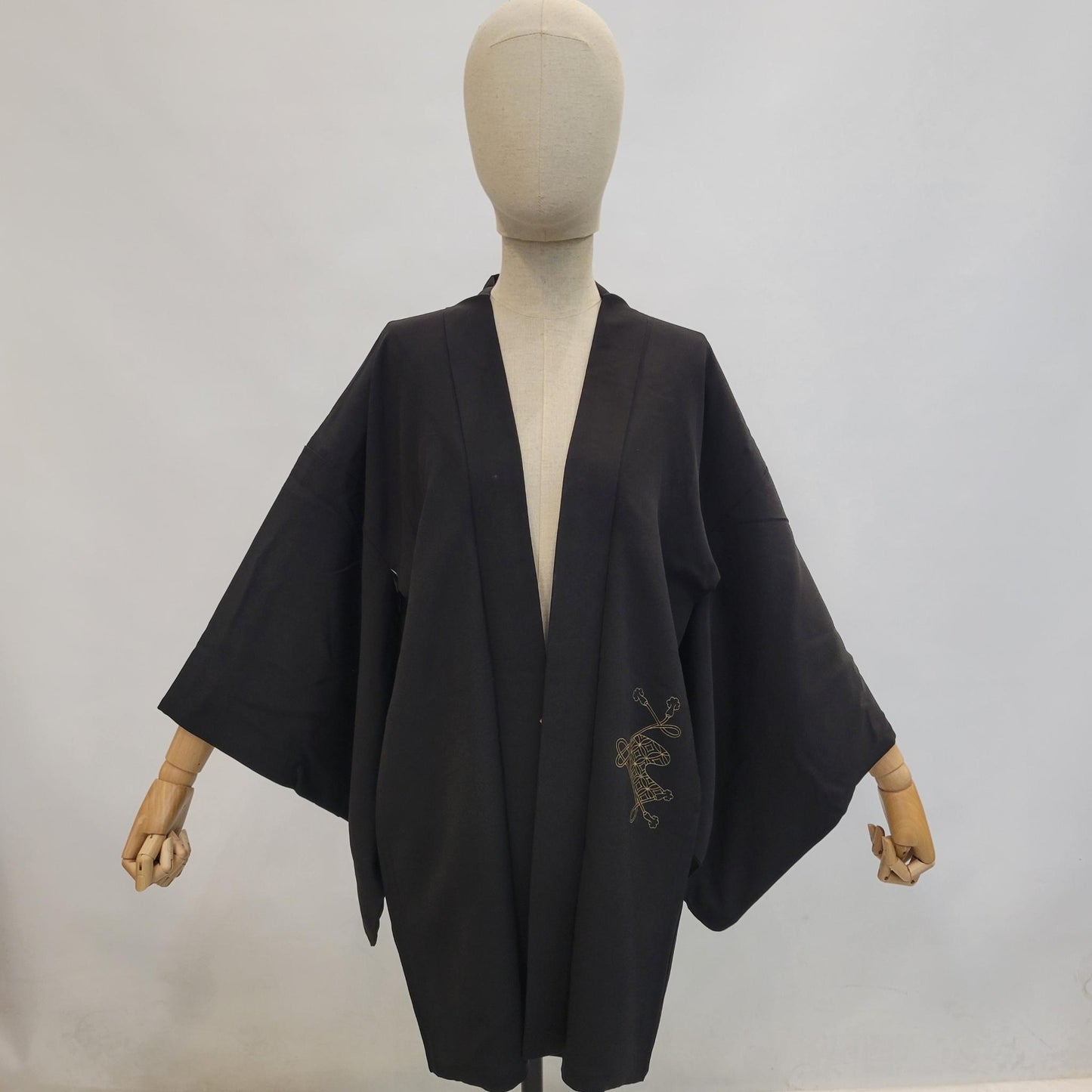 Veste Haori Vintage en Soie – Kimono Japonais Authentique – Pivoines et Fleurs de Prunier
