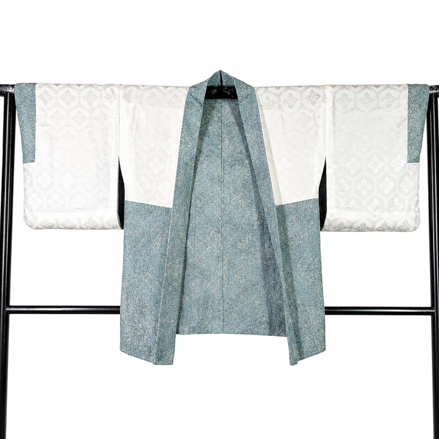 Veste Haori Vintage en Soie – Kimono Japonais Authentique – Fleurs Sauvages Bleu Ciel