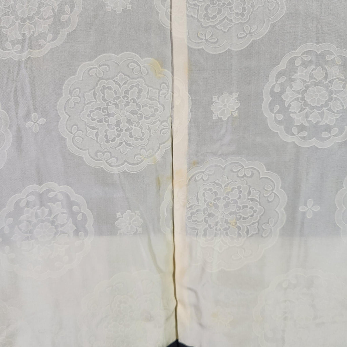 Veste Haori Vintage en Soie – Kimono Japonais Authentique – Goshoguruma et Fleurs de Prunier