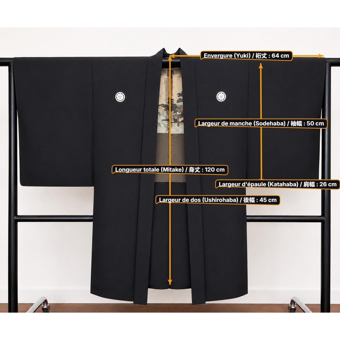 Veste Haori Traditionnelle pour Homme – Noir Mat et Blasons Kamon Contrastés