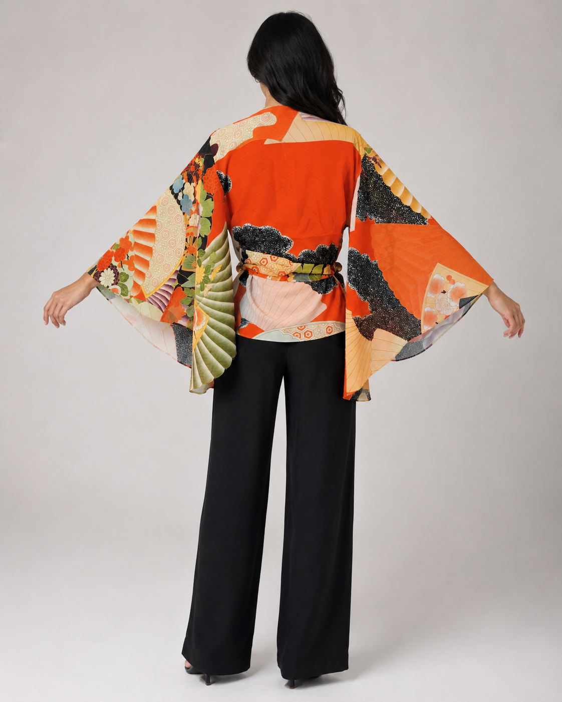 Blouse Cache-Cœur Style Kimono – Motifs Traditionnels Japonais et Manches Fluides Noir
