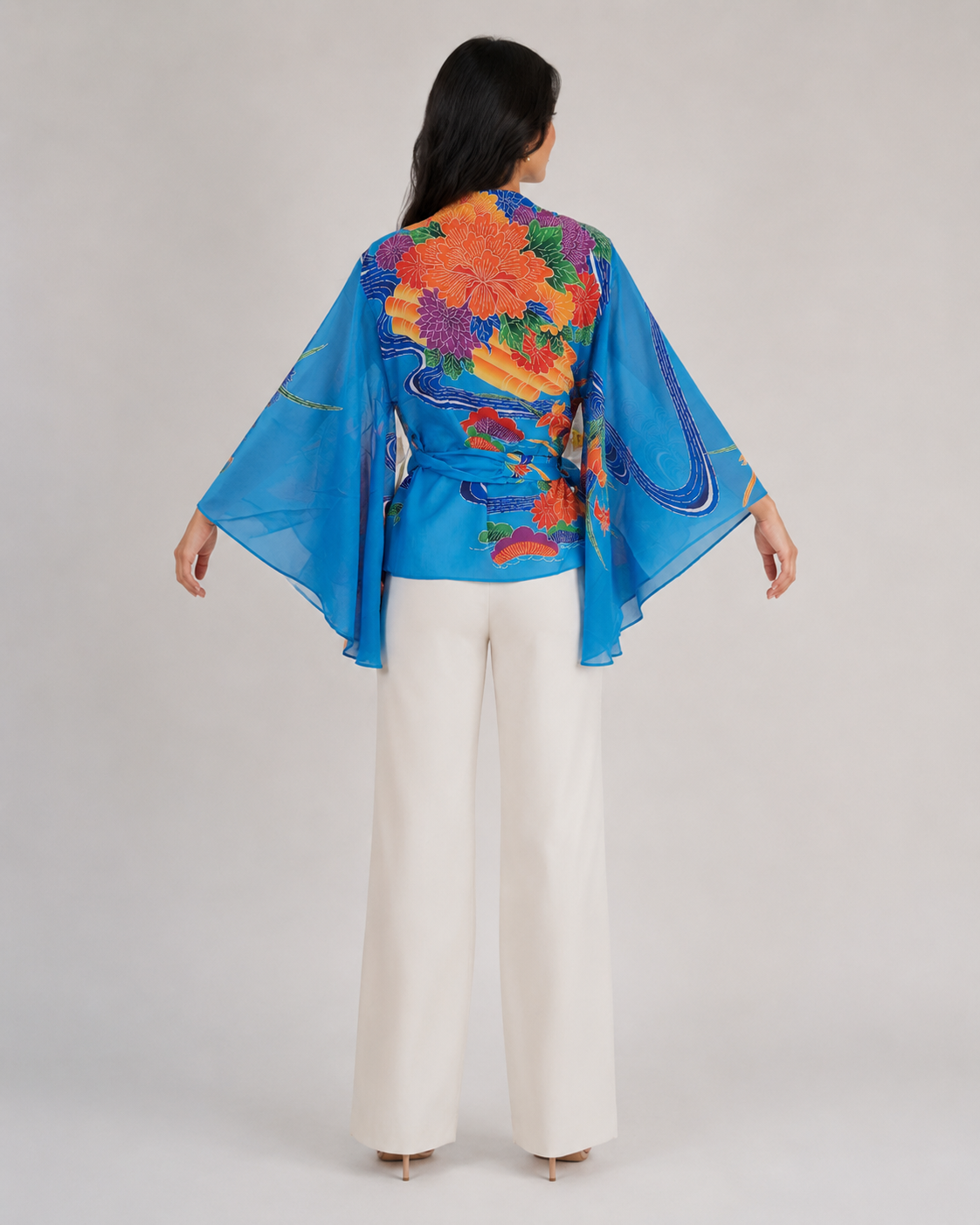 Blouse Cache-Cœur Style Kimono – Motifs Traditionnels Japonais et Manches Fluides Bleu clair