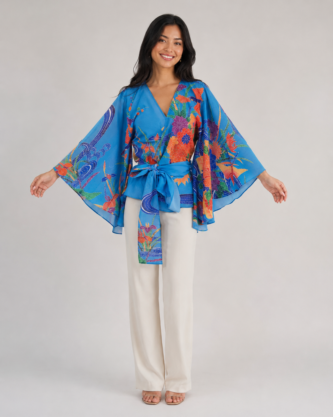 Blouse Cache-Cœur Style Kimono – Motifs Traditionnels Japonais et Manches Fluides Bleu clair
