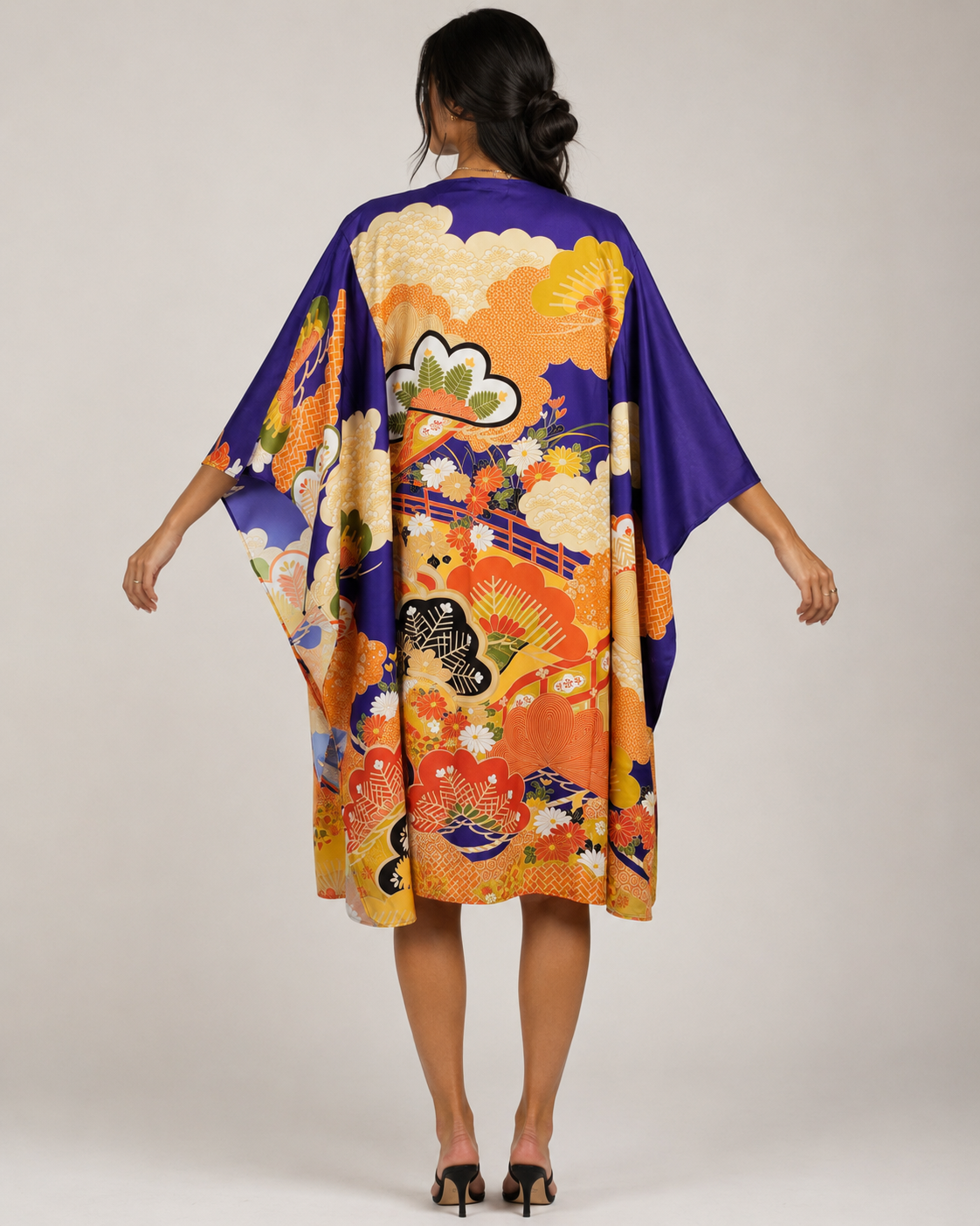 Kimono Cardigan Fluide en Soie – Bleu Éclatant à Motifs Floraux Traditionnels Bleu