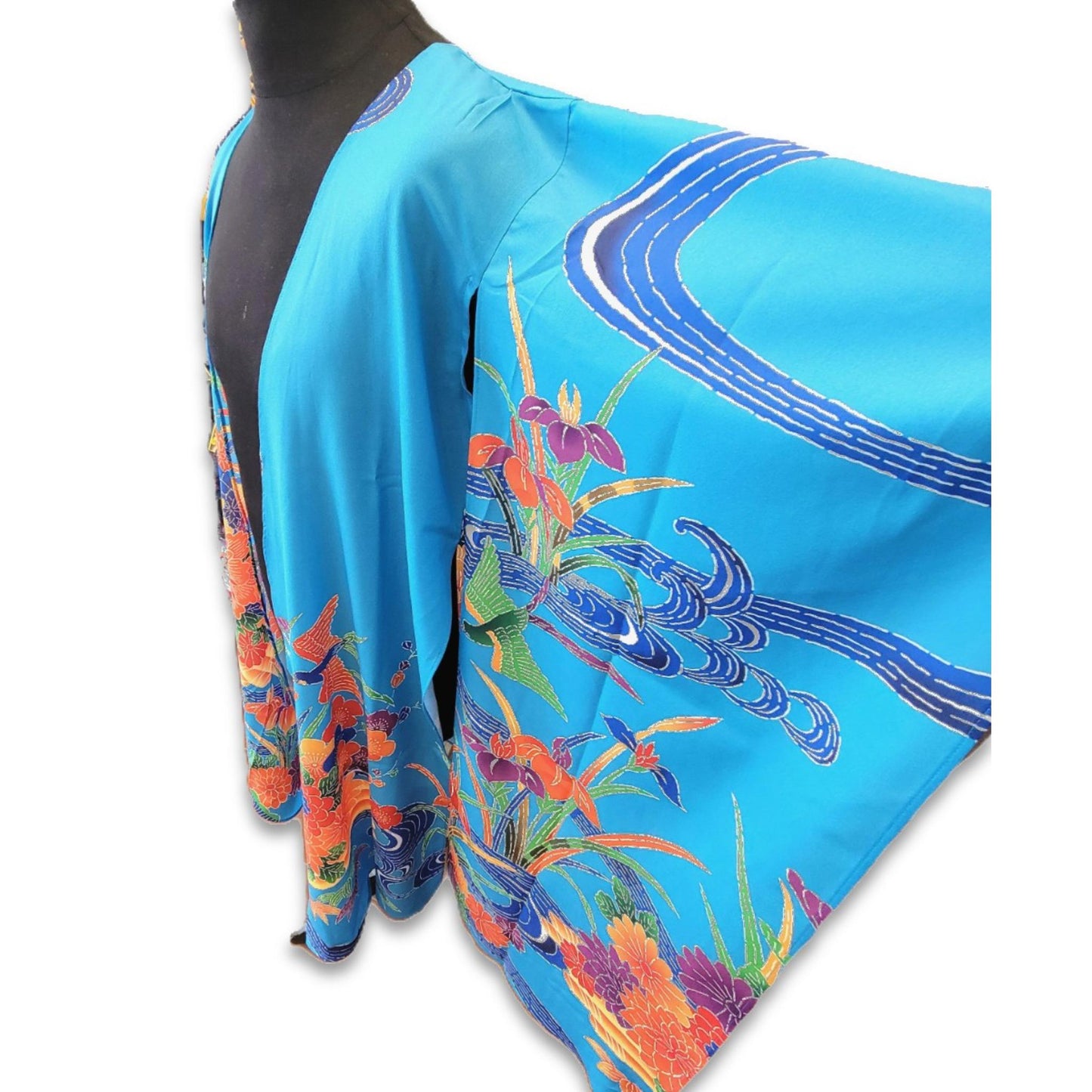 Kimono Cardigan Fluide en Soie – Bleu Éclatant à Motifs Floraux Traditionnels Bleu clair