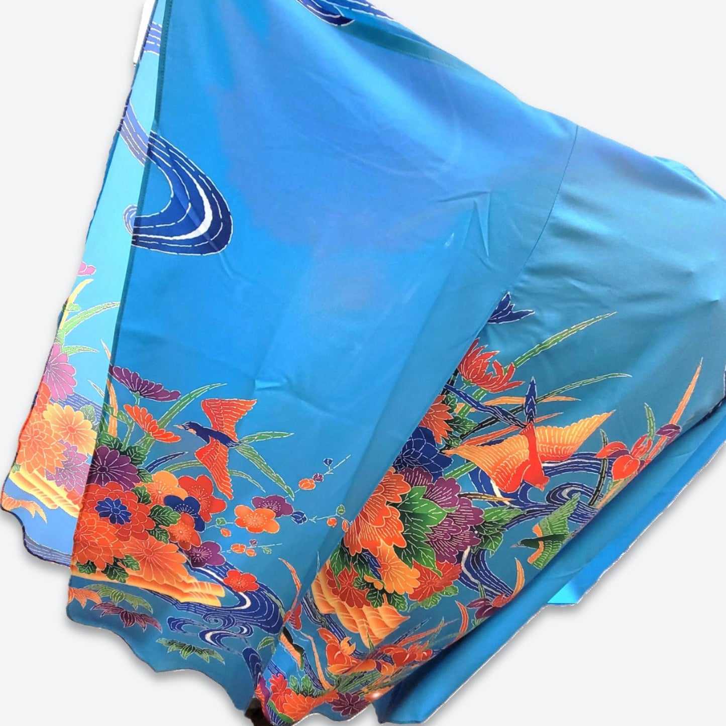 Kimono Cardigan Fluide en Soie – Bleu Éclatant à Motifs Floraux Traditionnels Bleu clair
