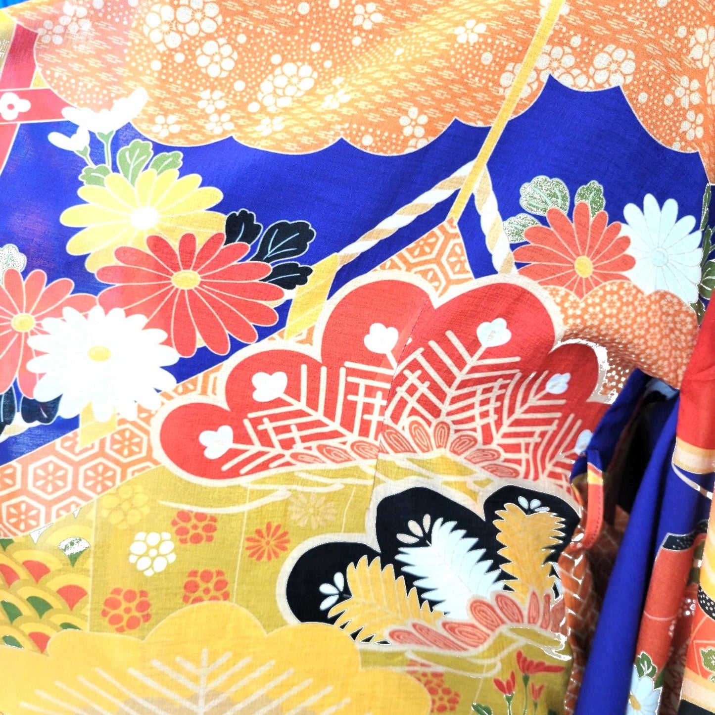 Blouse Cache-Cœur Style Kimono – Motifs Traditionnels Japonais et Manches Fluides Bleu