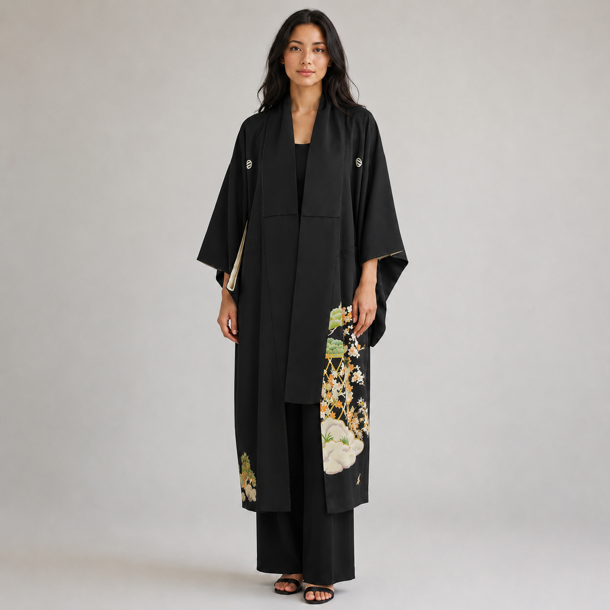 Veste Kimono Longue en Soie Noire – Kamon et Motifs Traditionnels Peints