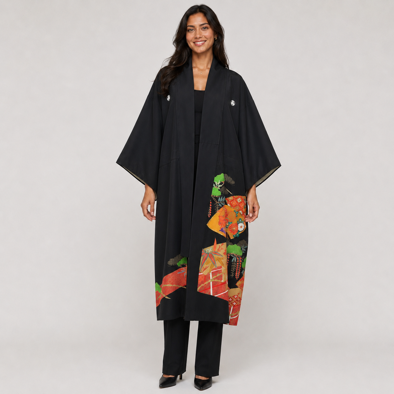 Veste Kimono Longue d'Exception – Noir Profond et Motifs Traditionnels d'Éventails et de Pins