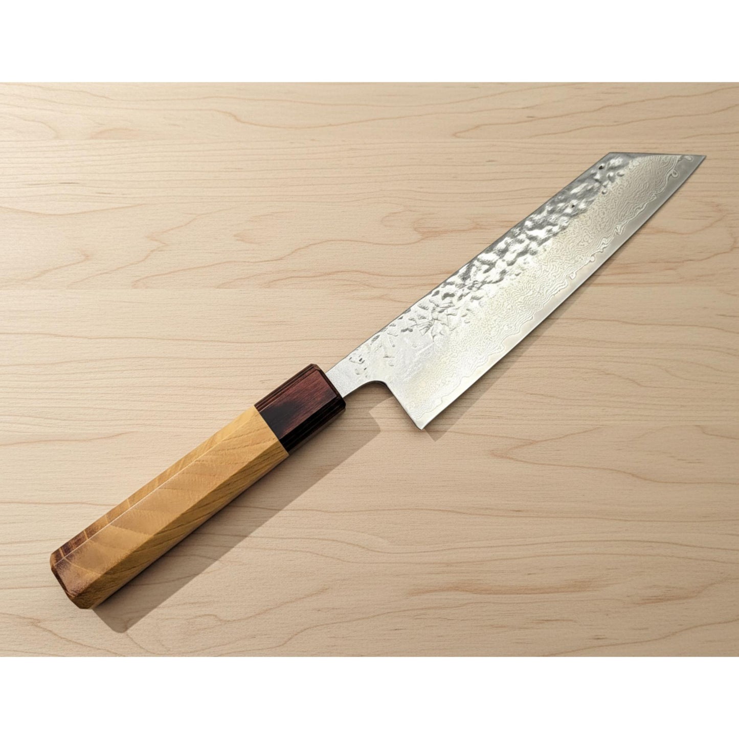 Japanese knives in hammered Damascus steel | Mahogany and Keyaki handle