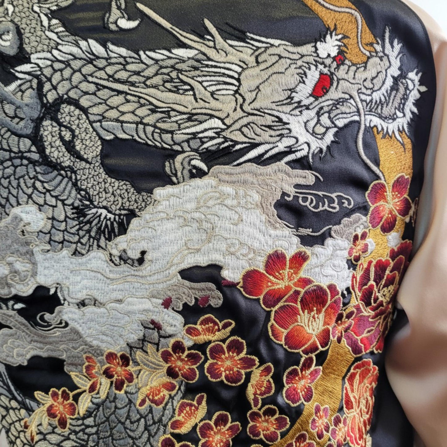 Sukajan Dragon d'Or & Nuages Célestes – Noir & Champagne