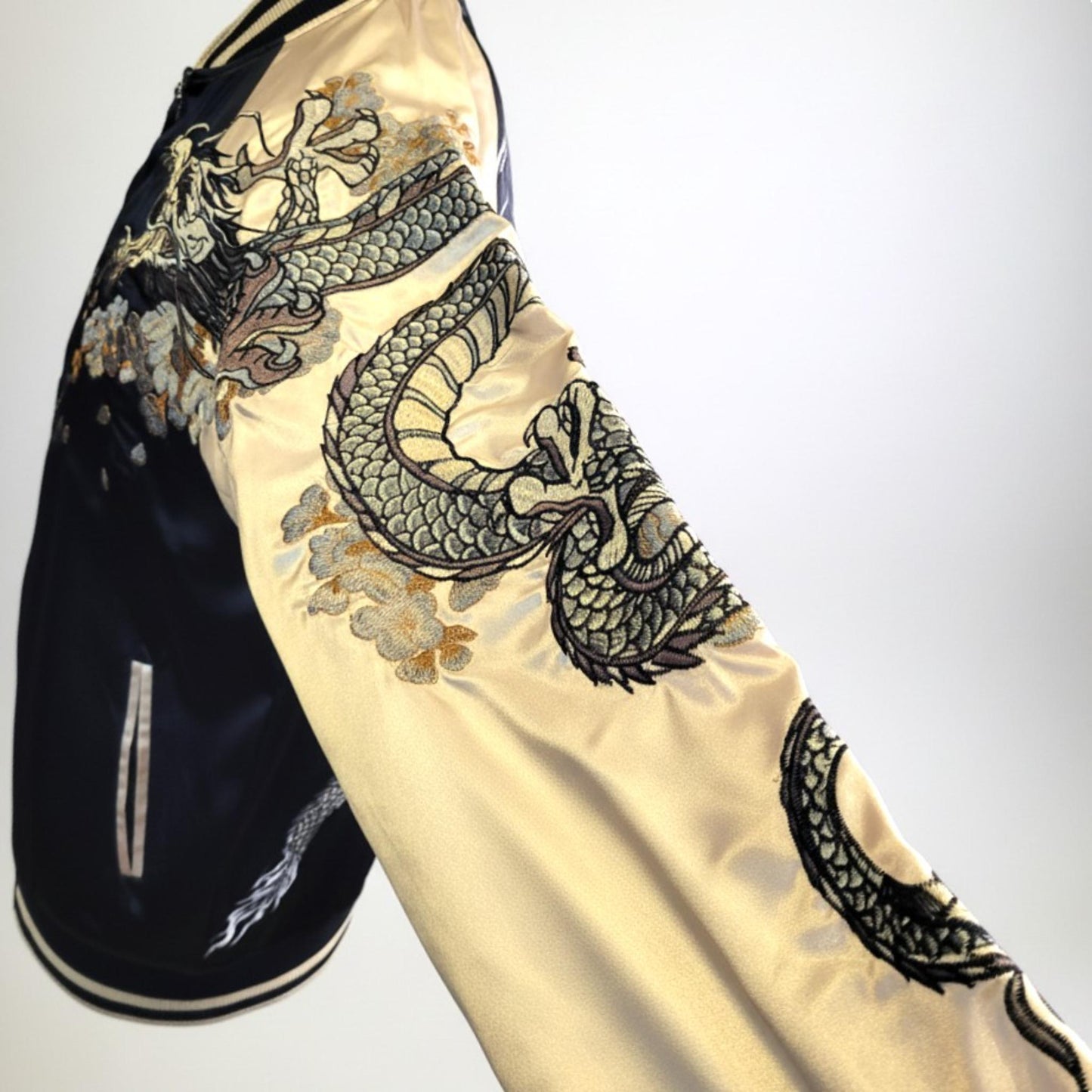 Sukajan Dragon d'Or & Nuages Célestes – Noir & Champagne